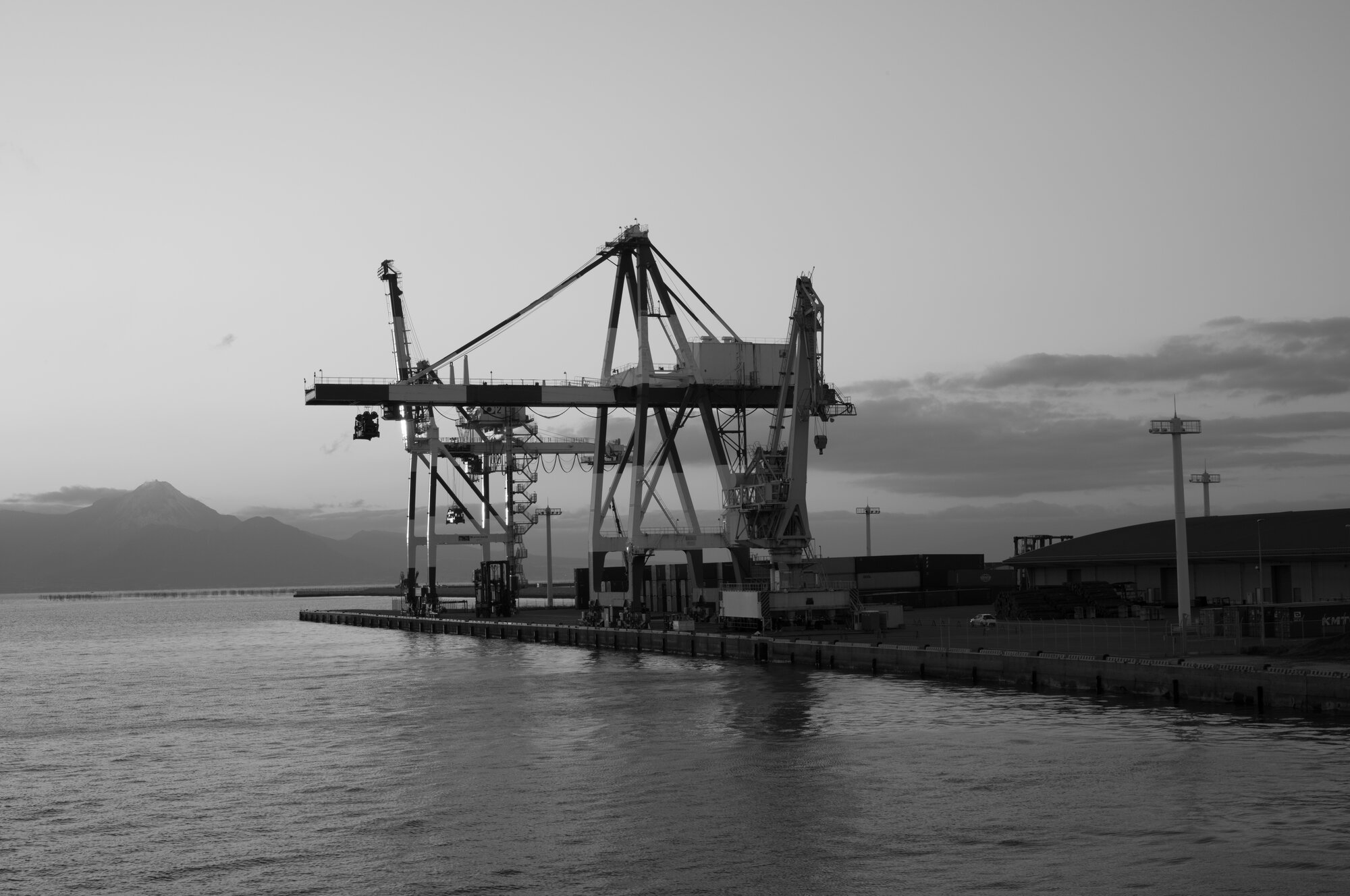 港のクレーン f/11, 1/250s, ISO 800