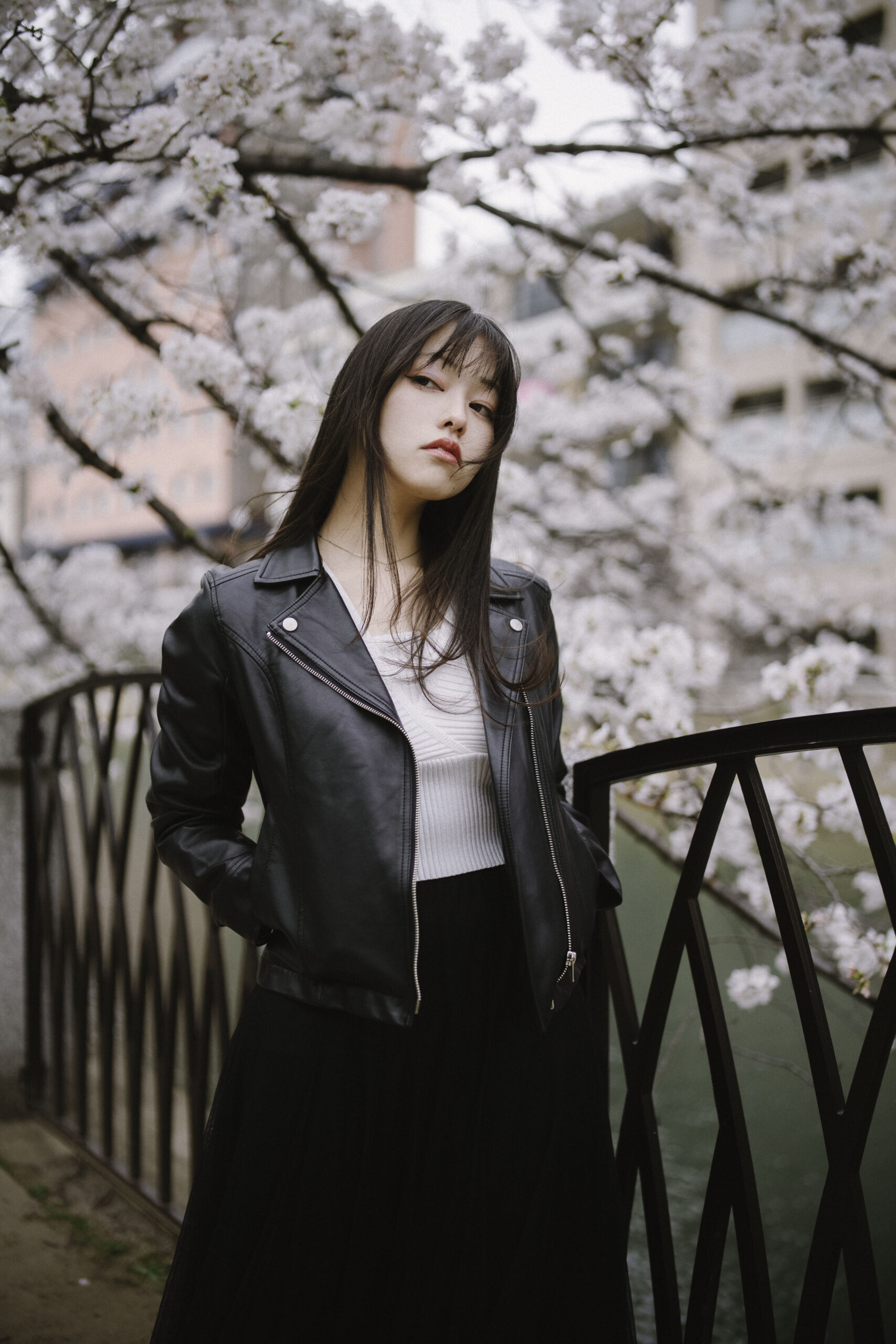 Sony α7R V 作例 - 35mm F1.4 ポートレート縦構図